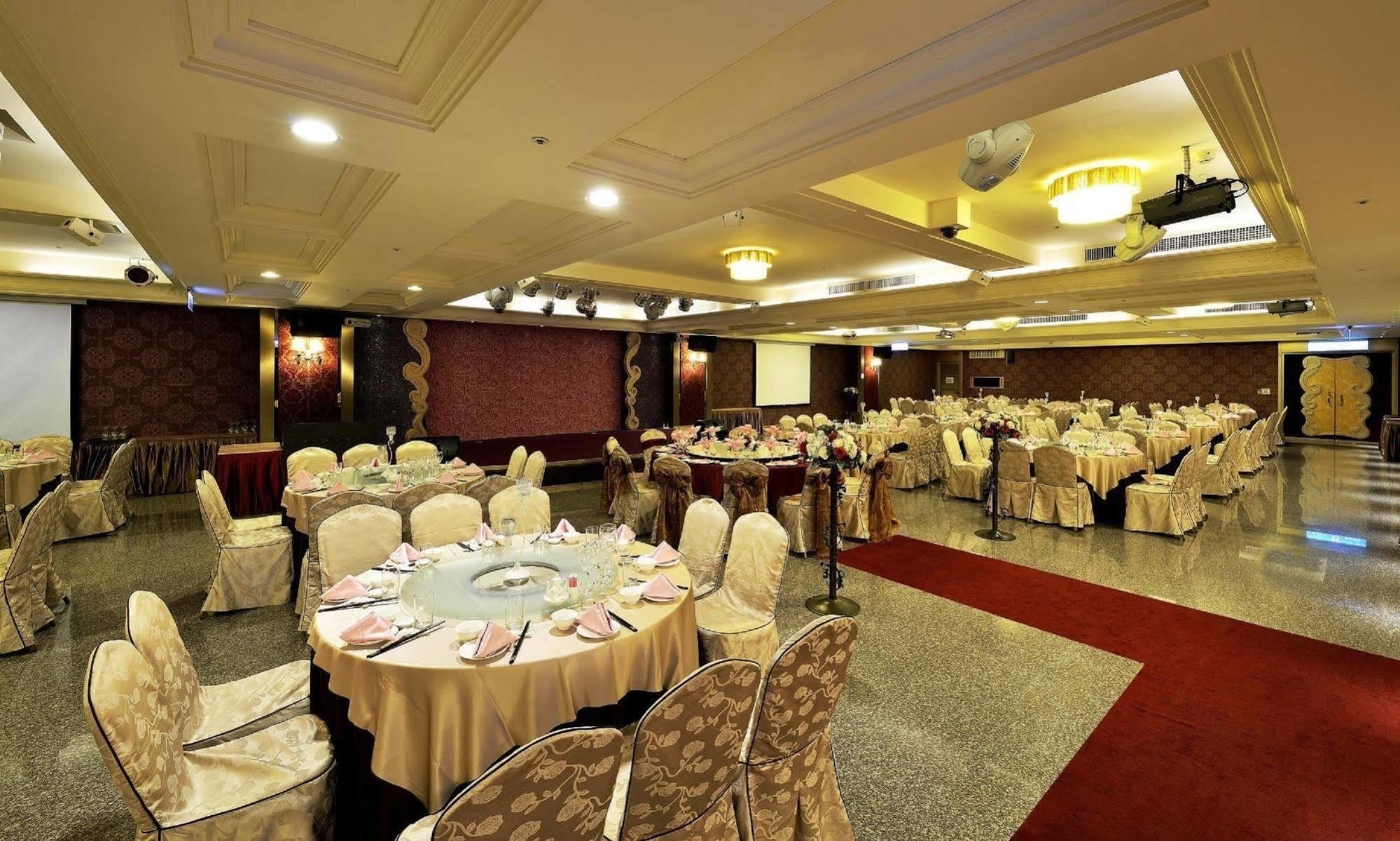 Shinkansen Grand Hotel Taichung Eksteriør bilde